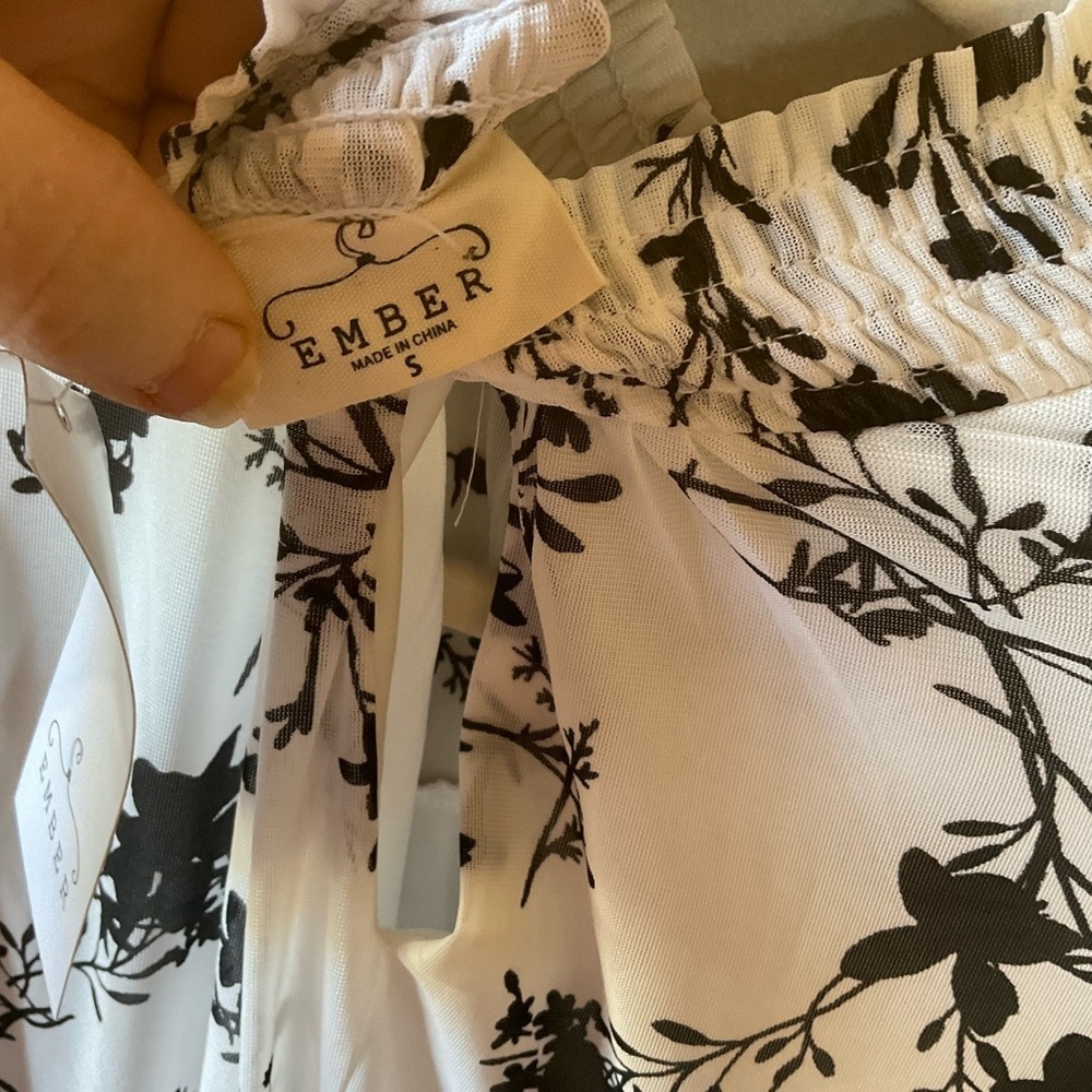 Ember Floral Black and White Dress. NWT. Size S - Picture 8 of 9